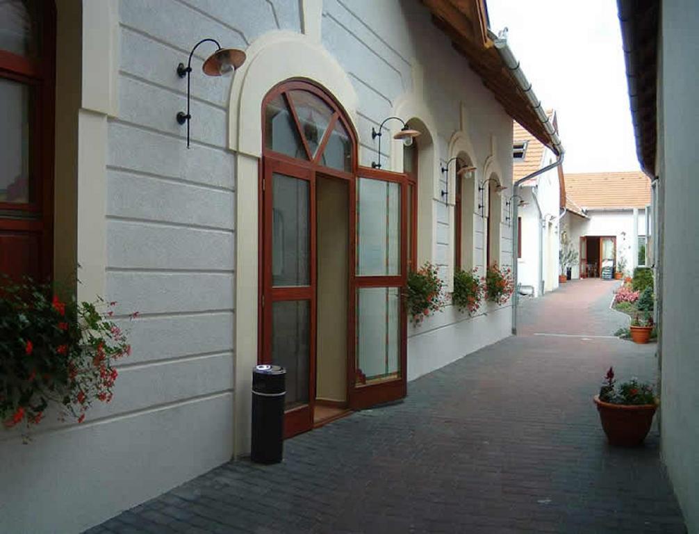 Varju Fogado Tapolca Bed and Breakfast Zewnętrze zdjęcie